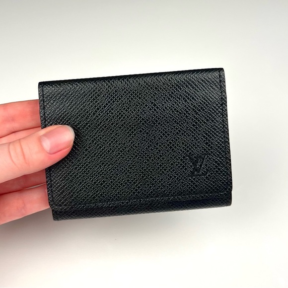 Louis Vuitton Taiga Anvelope cult DeVigitte Black Card Case - Picture 2 of 7